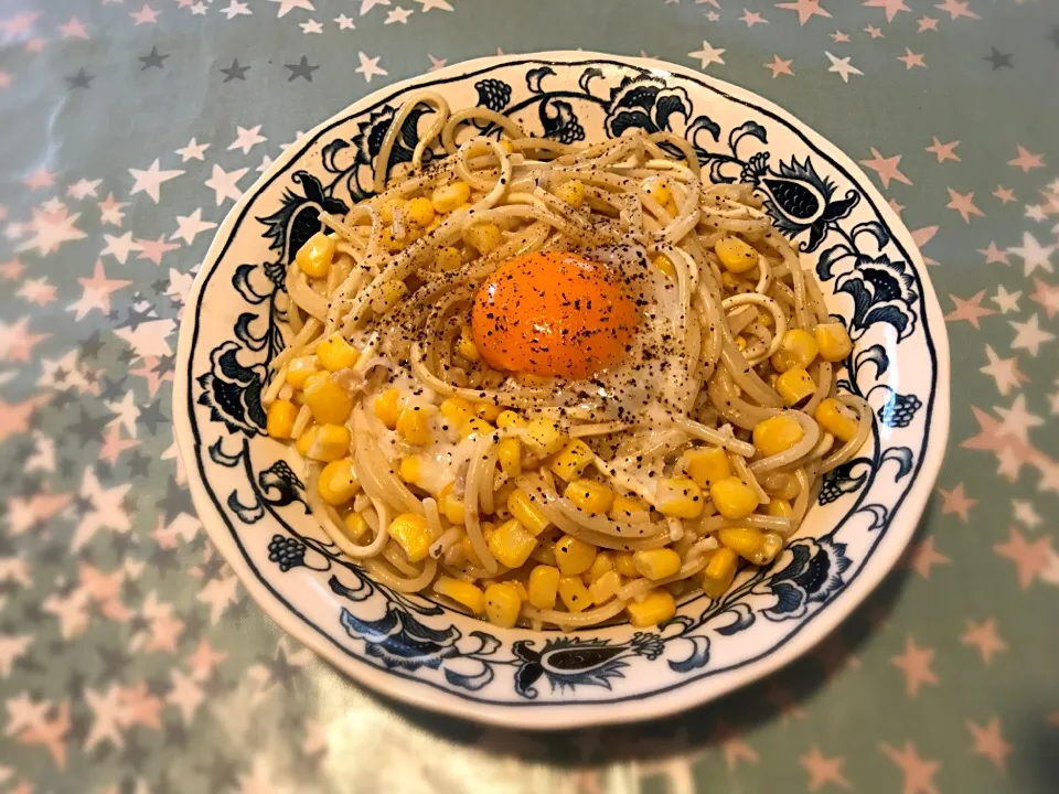 コーンのアンチョビクリームソース、温玉のせパスタ。|Hitomi Seyaさん