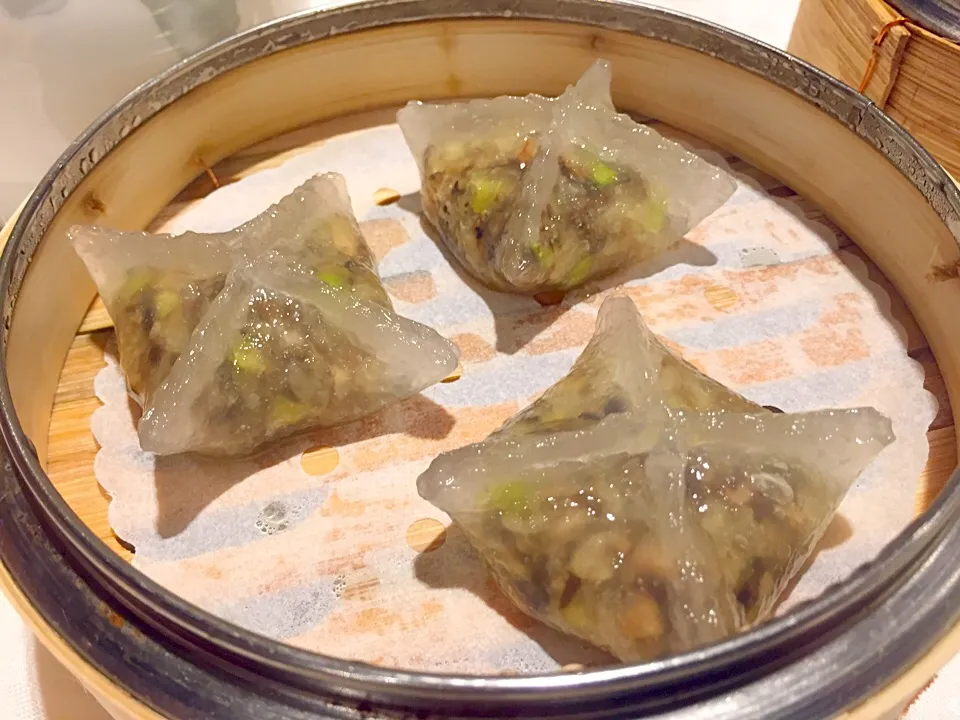 Steamed mushroom dumpling with truffle sauce|Sky Blueさん