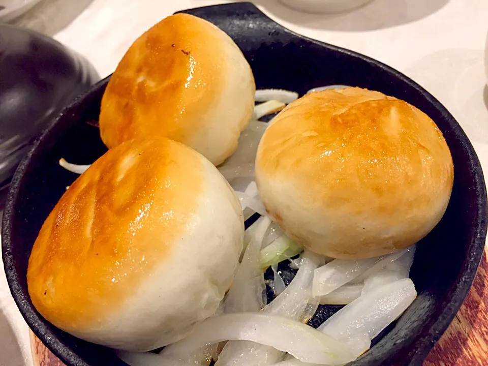 Pan fried barbecued pork bun|Sky Blueさん