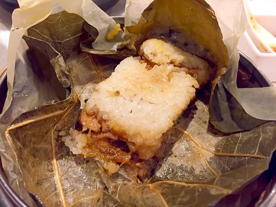 Steamed mini glutinous rice in lotus leaf|Sky Blueさん