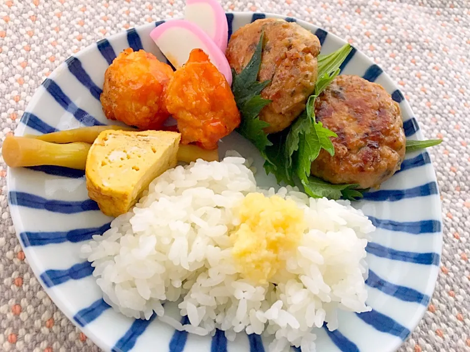 そんなこんなの母ちゃんのお昼ご飯
#お弁当#余り物|ともえさん