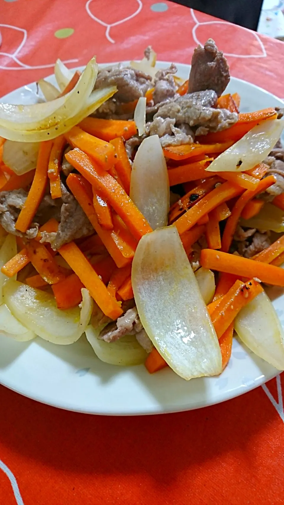 Snapdishの料理写真:豚肉とにんじんの醤油麹炒め|ぱやさん