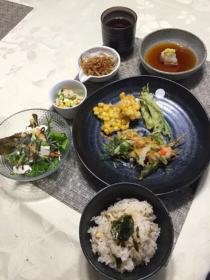 Snapdishの料理写真:新生姜と島らっきょうを頂いたので
新生姜ご飯と天ぷらです(^ ^)|ryomamaさん