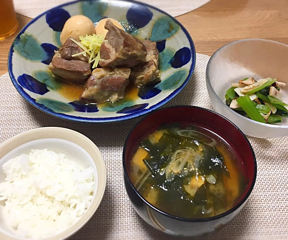 豚の角煮
小松菜とエリンギの梅おかか和え
高野豆腐のお味噌汁

豚肉はバラではなく、肩ブロックで。
前日から仕込んで、肩でも柔らかくなりました🍖

#角煮 #豚の角煮 #豚肉 #小松菜 #エリンギ #おひたし #高野豆腐|あきころさん