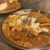 Snapdishの料理写真:チキンカレーと大根のカレー|あかつ亭さん