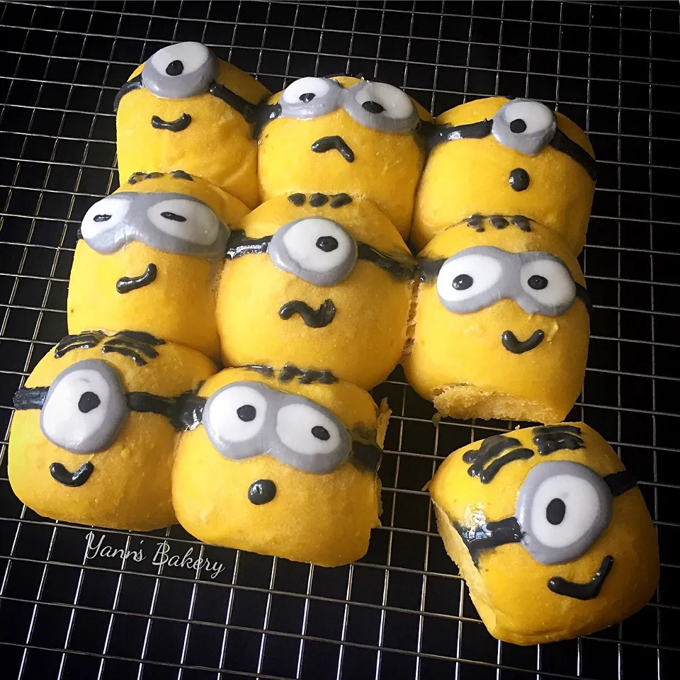 Homemade Minion Pumpkin Pull-apart Buns.
自家製のミニオンかぼちゃちぎりパン。|Yannさん