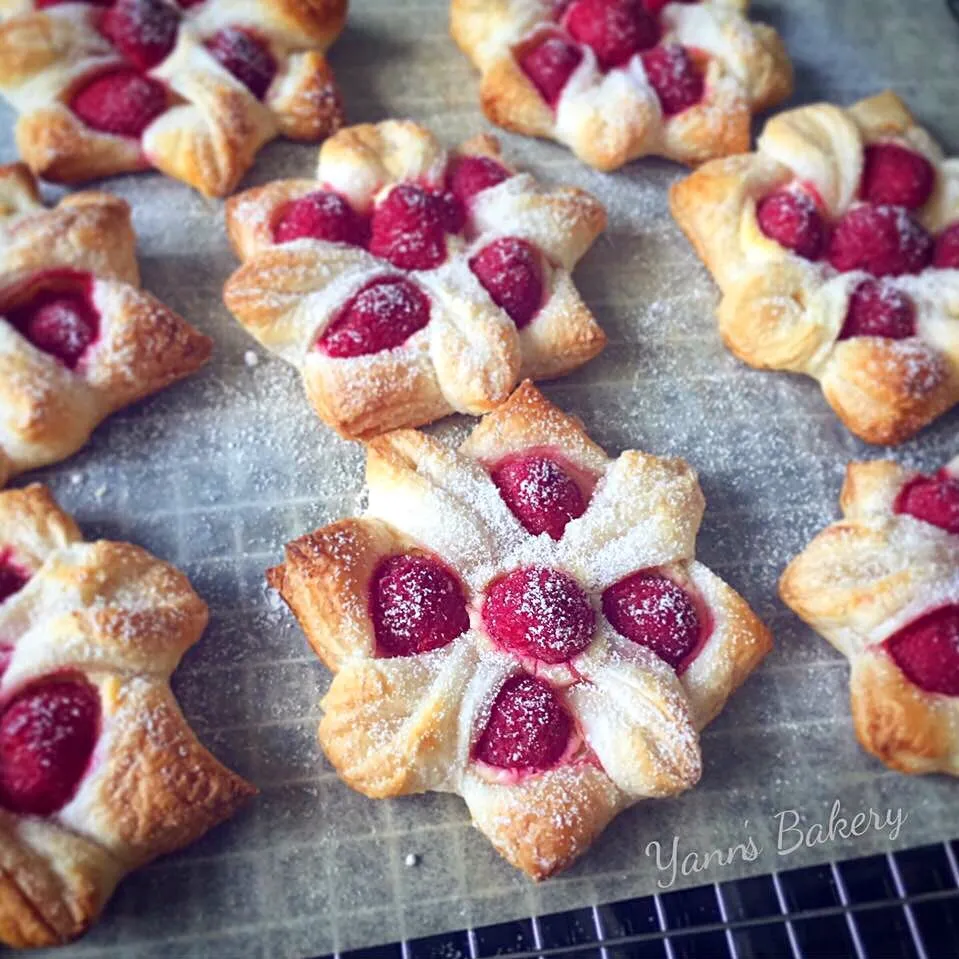 Homemade Raspberry Puffs.
自家製ラズベリーパフ。|Yannさん