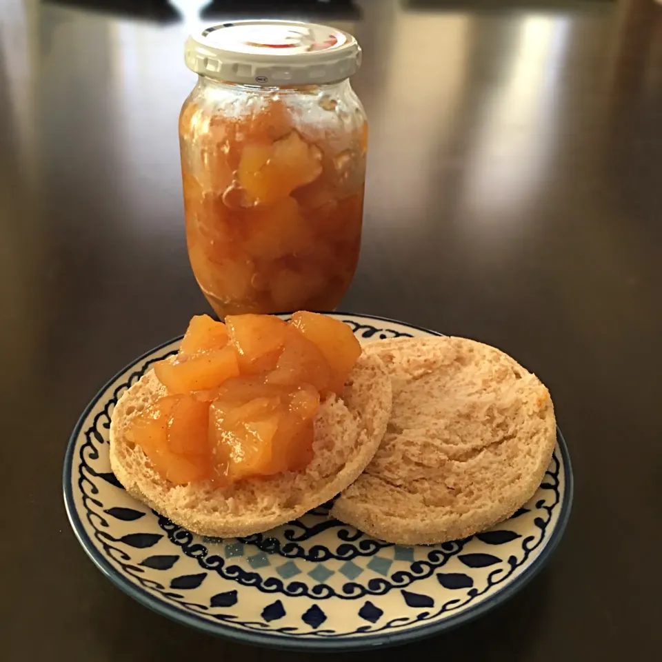 全粒粉イングリッシュマフィン＋シナモンふじりんごのコンフィチュール🍎|halさん