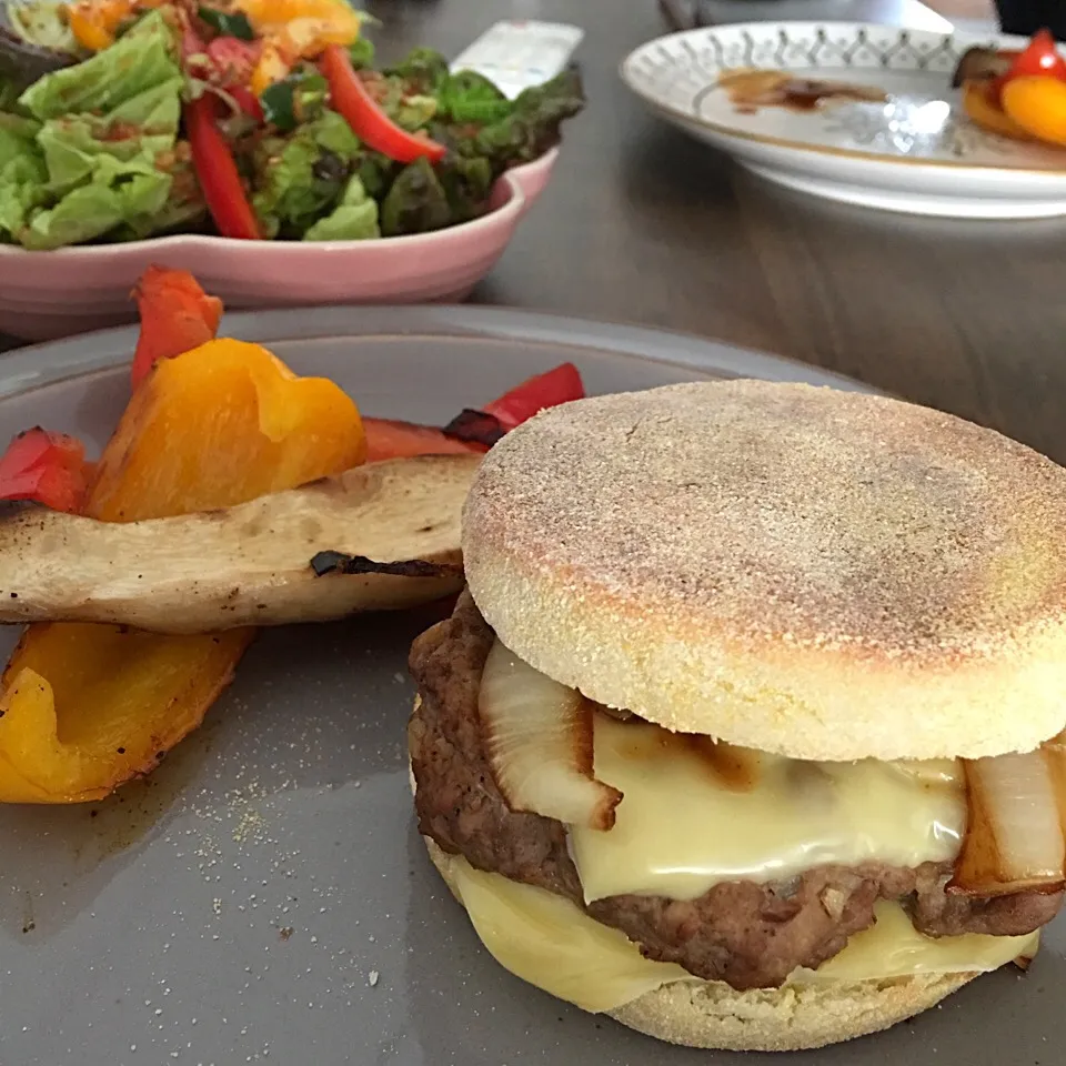 Snapdishの料理写真:homemade burger

#burger|jjctさん