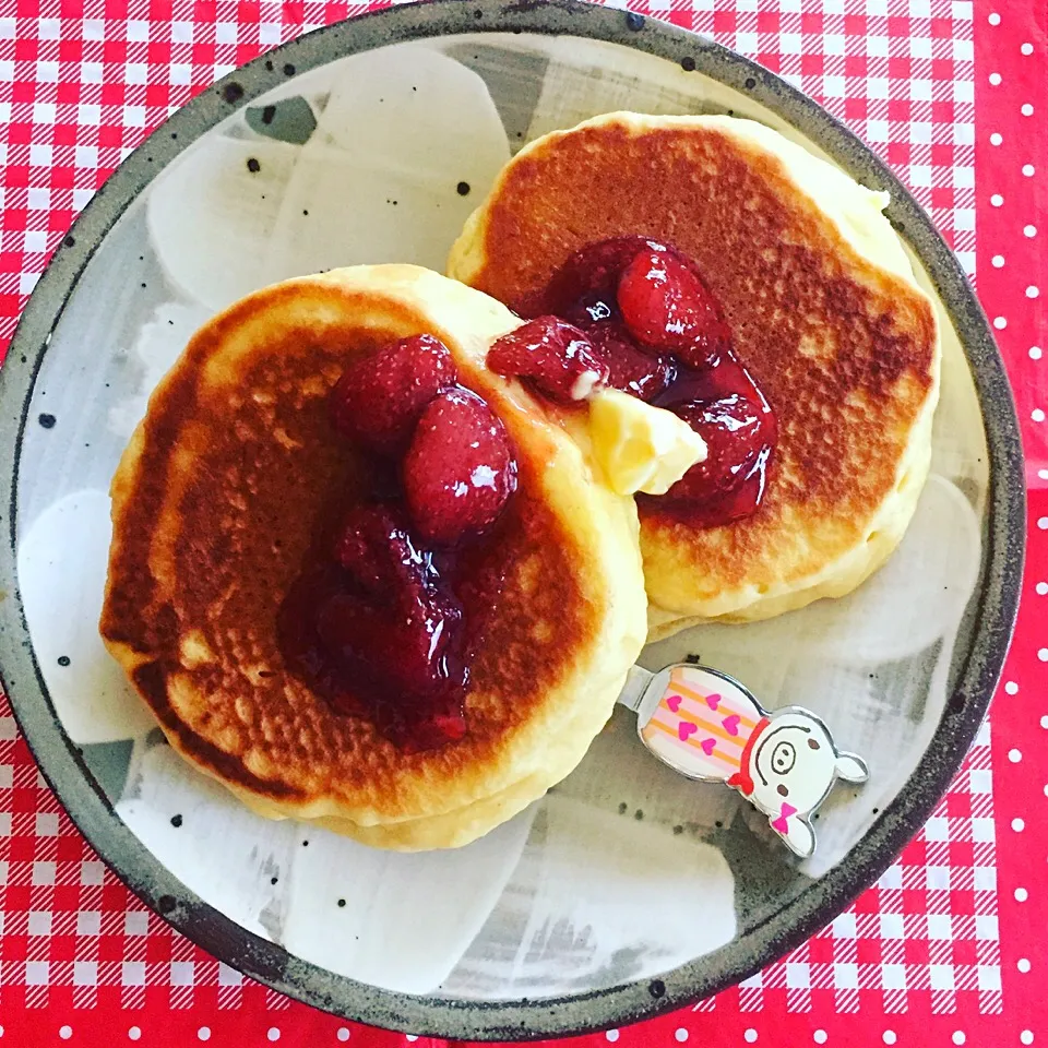 ココナッツミルクで作っでみた、ホットケーキ😋ふわふわ
手作りいちごジャム、つぶを残して^ ^美味しい😊
#ホットケーキ#手作りいちごジャム|RU.Farmさん