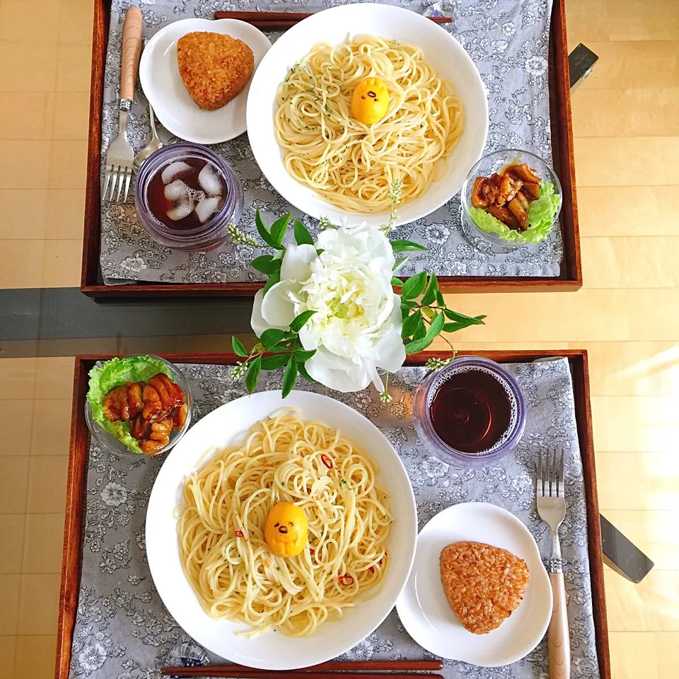 Snapdishの料理写真:5/28❤︎主人と娘の休日お昼ごはん❤︎ペペロンチーノパスタ❤︎|Makinsさん