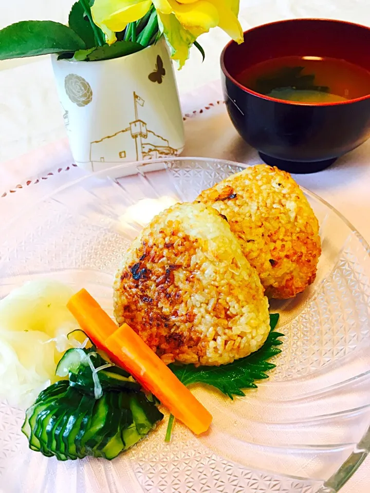 沢の鶴を使って、鯛の炊き込みご飯からの焼きおにぎり🇯🇵✨
#沢の鶴
#簡単
#おいしい
#焼きおにぎり
#和食
#ヘルシー|Shinly0701さん