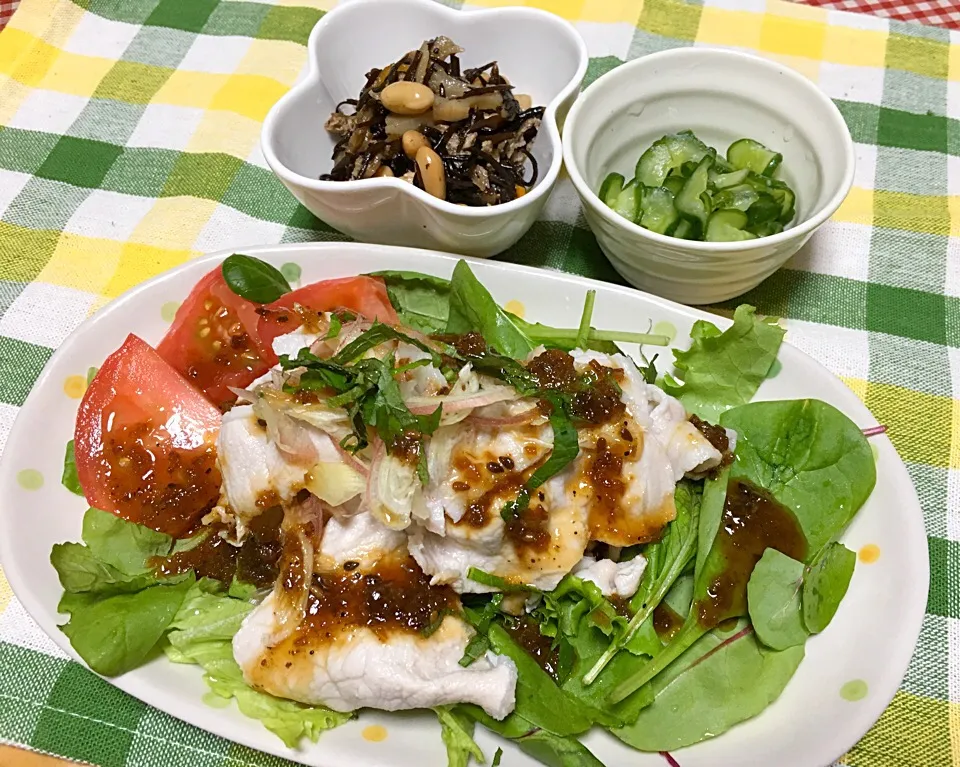 豚肉の冷やしゃぶ
ひじきの煮物
🥒きゅうりの浅漬け|eiyadeさん