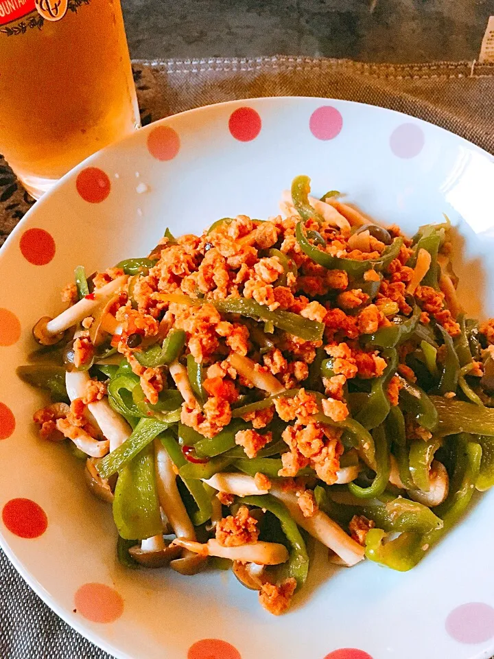 Snapdishの料理写真:🎁いただきました！
大豆のお肉とピーマンしめじのピリ辛中華炒め😋|しろこ🐾໊さん