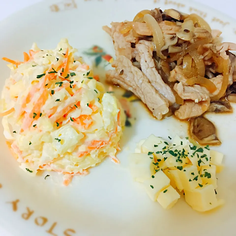 Snapdishの料理写真:Maitake mushroom and pork in sweet spicy sauce & egg potato salad with parsley baby cheese|Yukiさん