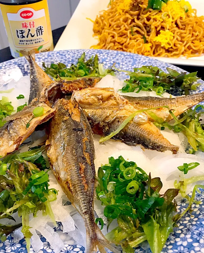 鯵の干物の唐揚げとオニオンスライス。
湯河原名物汁無し担々焼きそば|シュトママさん