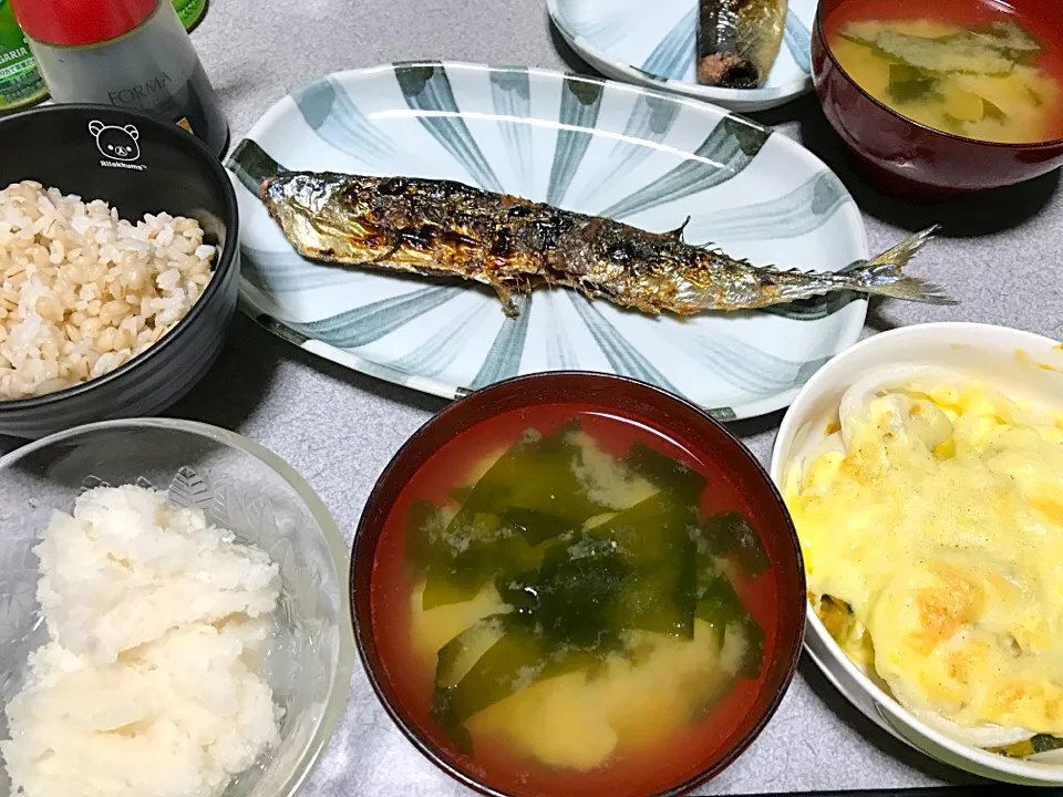 Snapdishの料理写真:もち麦飯、魚、カボチャグラタンふう、じゃがワカメ味噌汁、大根おろし|ms903さん