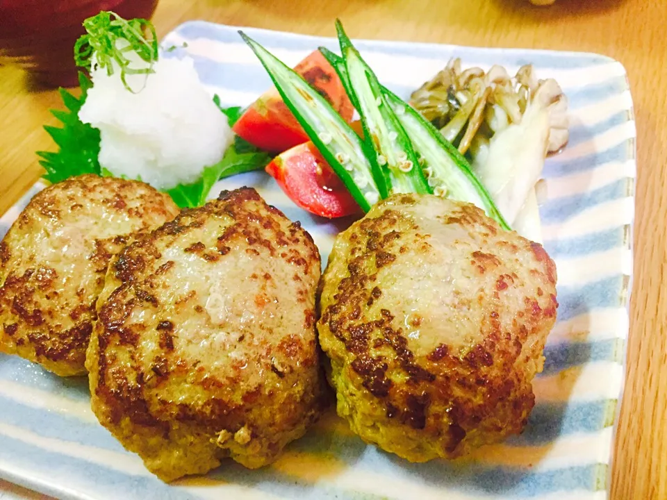 お肉屋さんのハンバーグと焼き野菜たち
〜おろしポン酢で〜|saimaricoさん