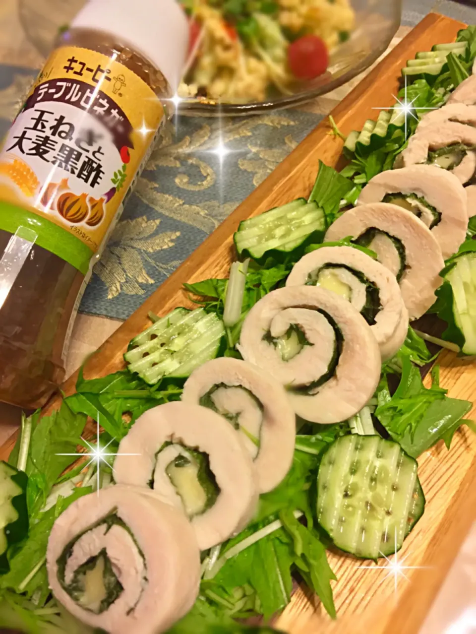 Snapdishの料理写真:咲きちゃんの料理 『レンチン簡単！鶏ささみと塩麹で大葉ロール🌀』 テーブルビネガー【玉ねぎと大麦黒酢】を添えて🍀|paaruさん