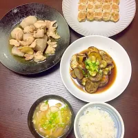 里芋の煮物
シュウマイ（買ってきたやつ）
ナスの煮浸し
豚汁
ご飯
#里芋硬い
#ほっこり和食
#ニトリの食器|Kumagai Inoriさん