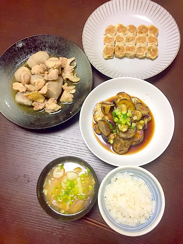 里芋の煮物
シュウマイ（買ってきたやつ）
ナスの煮浸し
豚汁
ご飯
#里芋硬い
#ほっこり和食
#ニトリの食器|Kumagai Inoriさん