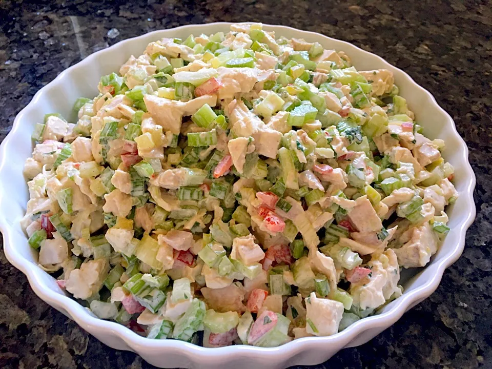 Chicken salad with celery, parsley, red bell peppers, scallions and pickled cucumbers|Bridgetさん