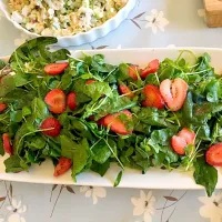 Snapdishの料理写真:Strawberry spinach pea shoots salad with poppy seed vinaigrette|Bridgetさん