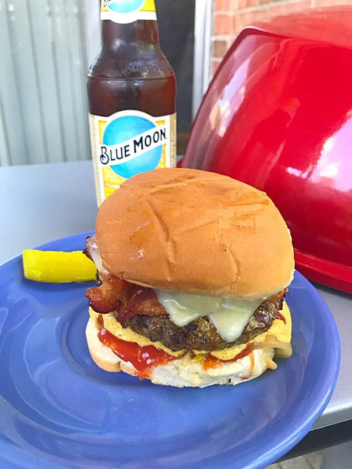 Snapdishの料理写真:昼ご飯ハンバーガー🍔とビール🍻|幸司さん