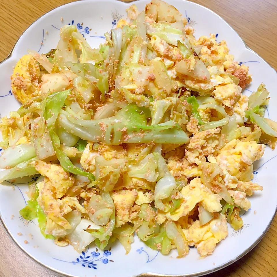 Snapdishの料理写真:白だしを使ったキャベツと卵のたらこ炒め|yumyum😋さん