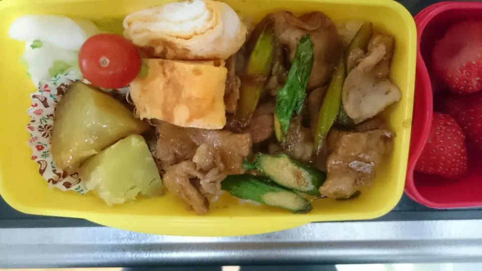 Snapdishの料理写真:豚丼アスパラのせ弁当|えぴさん