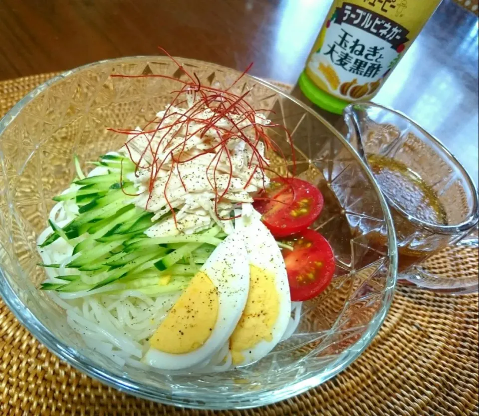 テーブルビネガー 玉ねぎと大麦黒酢利用で、素麺のサラダ冷麺風～😘|sakurakoさん