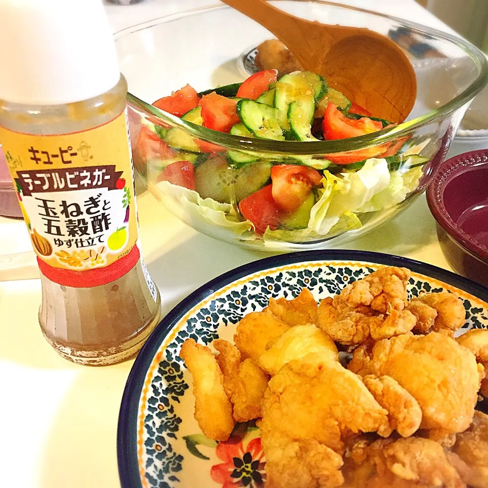 Snapdishの料理写真:トマト🍅とキュウリ🥒のマリネに#テーブルビネガー #玉ねぎと五穀酢ゆず仕立て 、鶏の唐揚げ🐔|nokorinさん