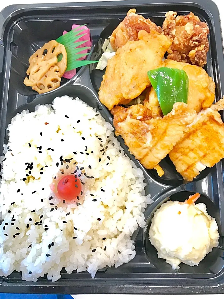 Snapdishの料理写真:おやじの唐揚げMIX弁当|yさん