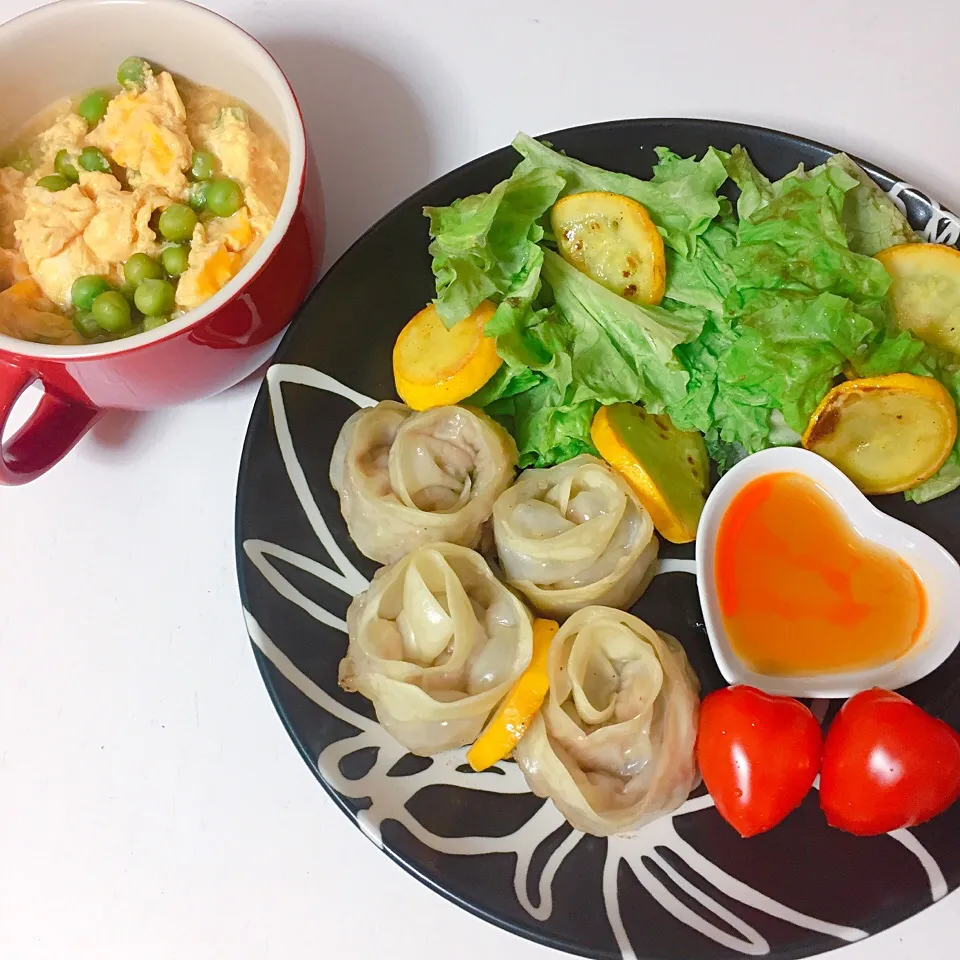 花びら餃子とグリーンピースの卵とじ|saaaasanさん