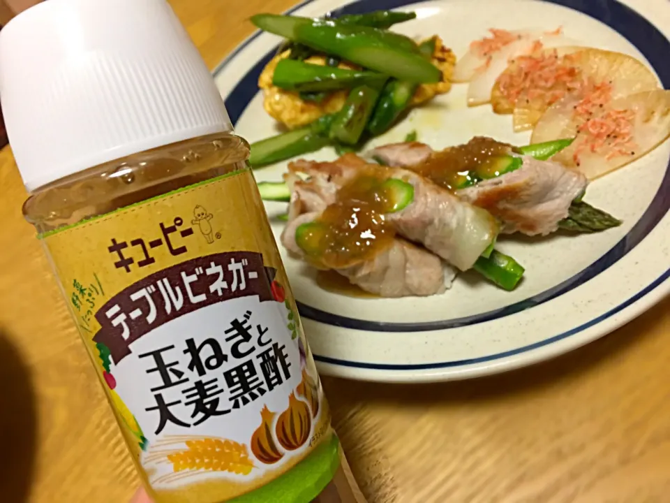 Snapdishの料理写真:キユーピーのテーブルビネガーで♪アスパラの肉巻き☆|あやさん