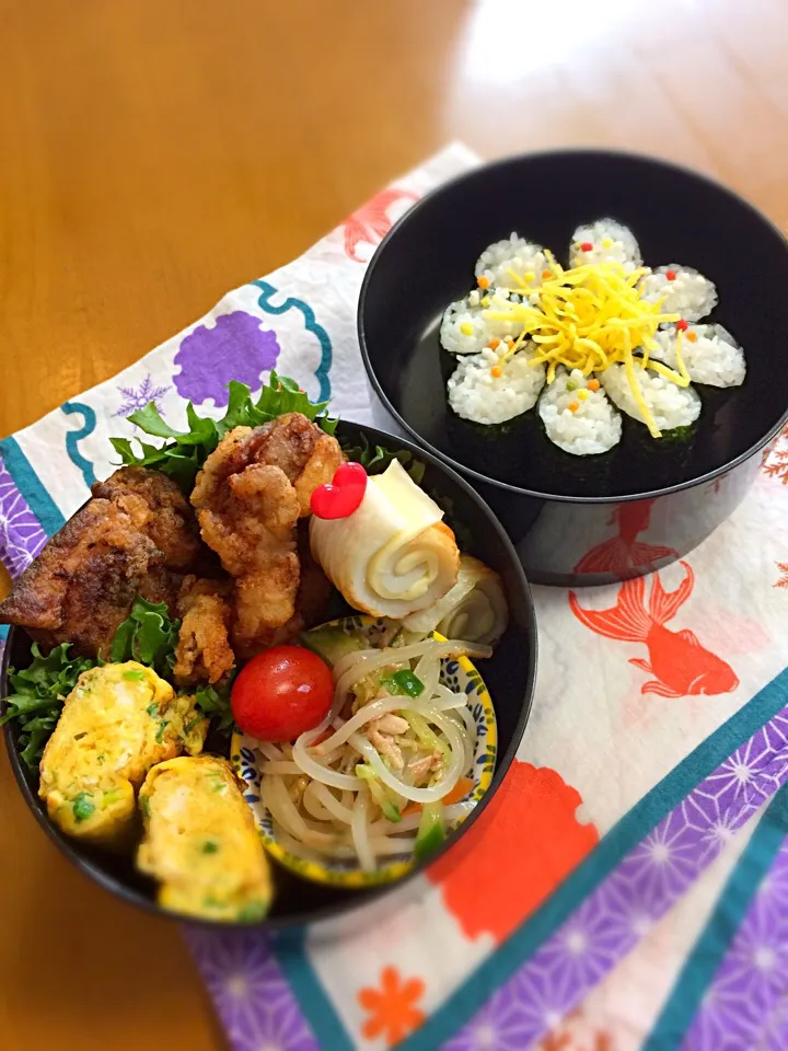 ワタクシ弁当🎶
お花海苔巻き
唐揚げ
卵焼き
マロニーサラダ
チーちく|BooBooさん