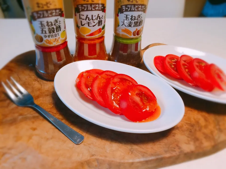 シンプルに🍅カットトマトにテーブルビネガーで即席おつまみ♪|るかるんさん