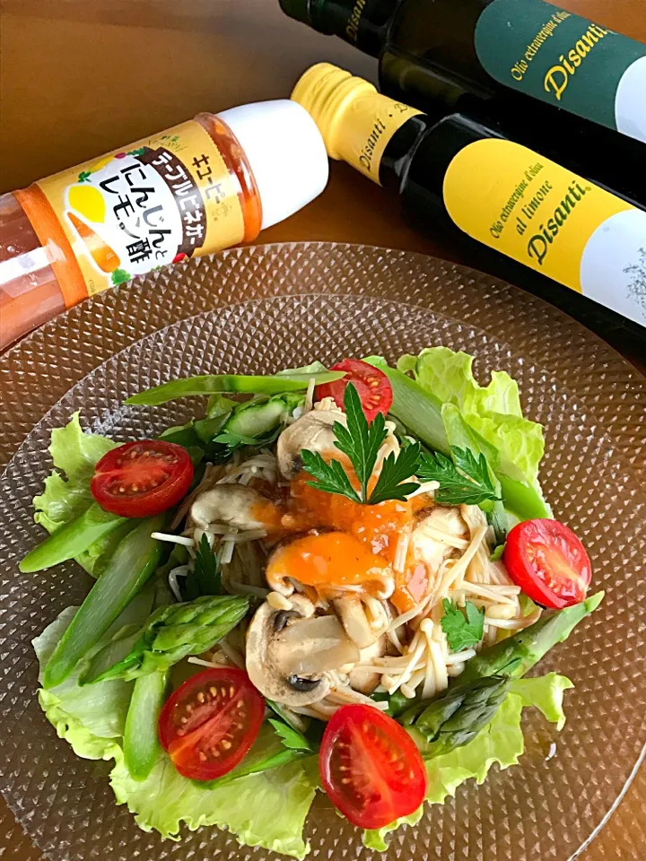 Snapdishの料理写真:レンチンきのこマリネのサラダ🥗
にんじんとレモン酢で〜|Miki (^_−)−☆さん