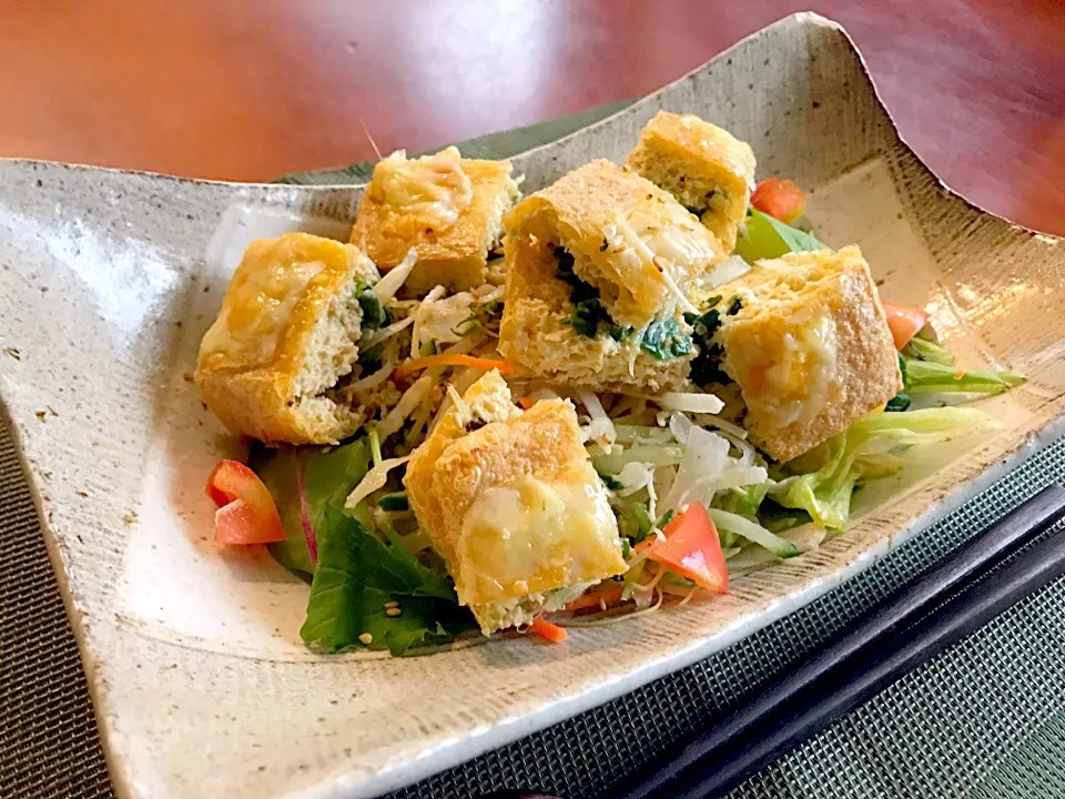 Salad w/Leek miso grilled Deep-fried tofu🔥栃尾の油揚げ ﾈｷﾞ味噌ﾏﾖｻﾝﾄﾞﾁｰｽﾞ焼き乗せ胡麻だれサラダ|🌈Ami🍻さん