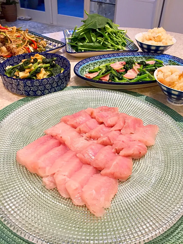 Snapdishの料理写真:帆立の炊き込みご飯🍚
ほうれん草ベーコン🥓バター炒め|Mayumiさん