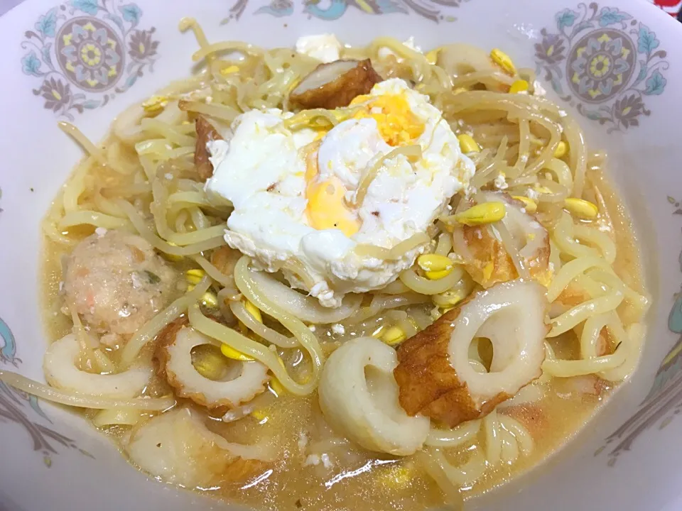 冷蔵庫の余り物 汁あり焼きそば（逆焼きそば） モチモチ焼きそば麺で、ピリ辛にんにく白湯スープ仕立て‼︎ #焼きそば麺 #白湯スープ #ちくわ #肉団子 #中華麺 #豆もやし #冷蔵庫の余り物 #竹輪 #汁焼きそば#汁あり焼きそば #卵 #玉子 #変わり種 #オリジナル #ニュースタイル #夏バテ|sakumaさん