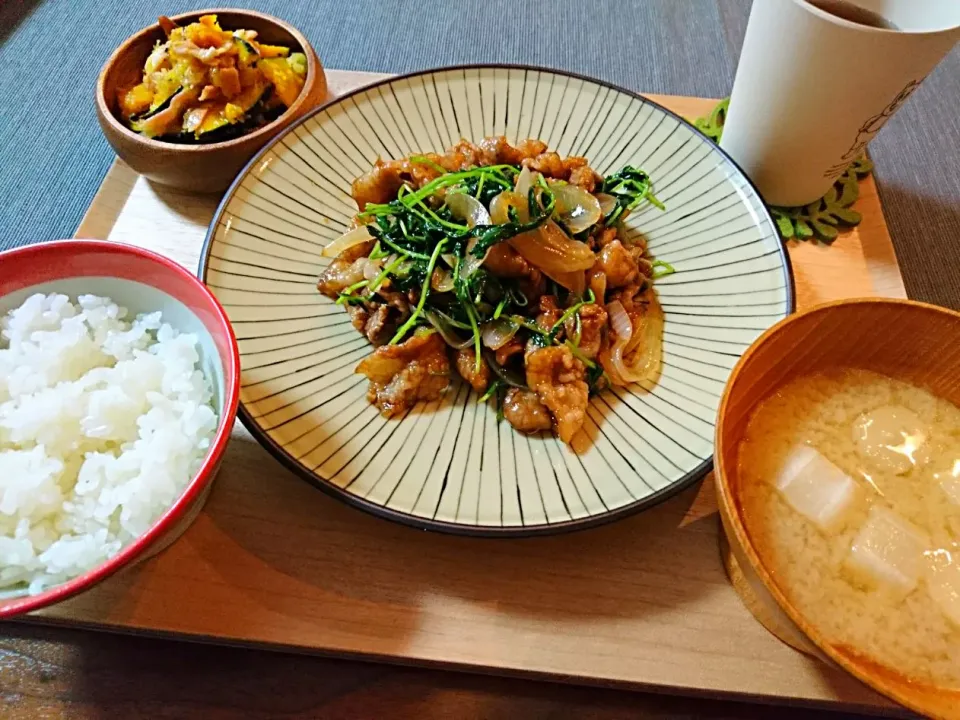 豚肉と豆苗のオイスター炒め、カボサラ、味噌汁|おむすびさん