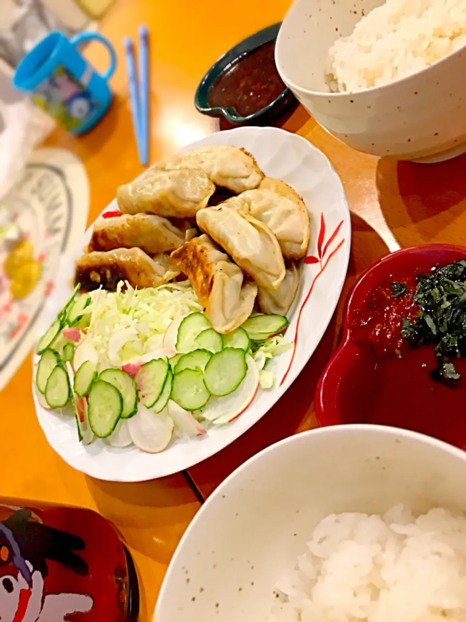 焼き餃子  キャベツとラディッシュきゅうりのサラダ|ch＊K*∀o(^^*)♪さん