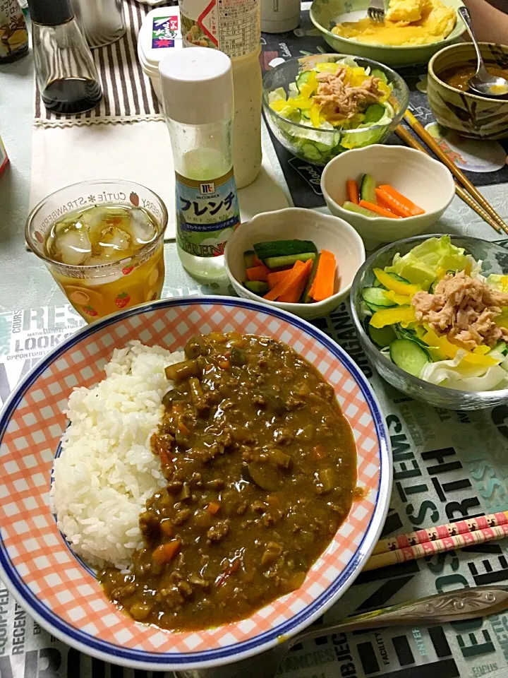 キーマカレー、サラダ、自家製ピクルス(*^ω^*)|ライムさん