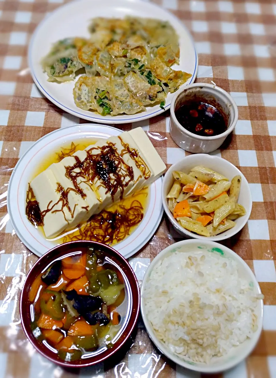 焼き餃子
奴もずく乗せ
マカロニサラダ
野菜スープ|時雨さん