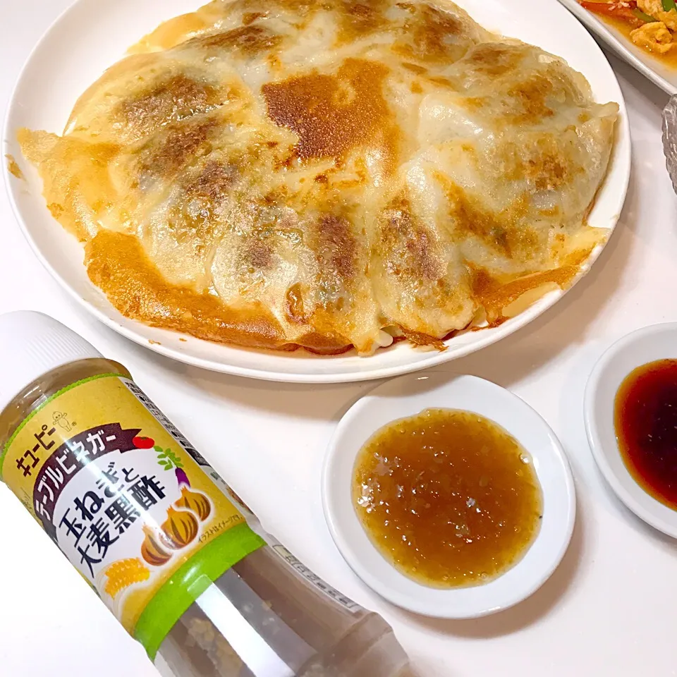 キユーピー テーブルビネガー 玉ねぎと大麦黒酢は餃子にめっちゃ合う(●≧艸≦)美味しくいただきました！|杏さん