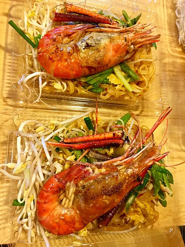 Snapdishの料理写真:เส้นจันทร์ผัดกุ้งแม่น้ำ
Padthai big Shrimp|ครัวอิอ้วน... Chubby Cookさん