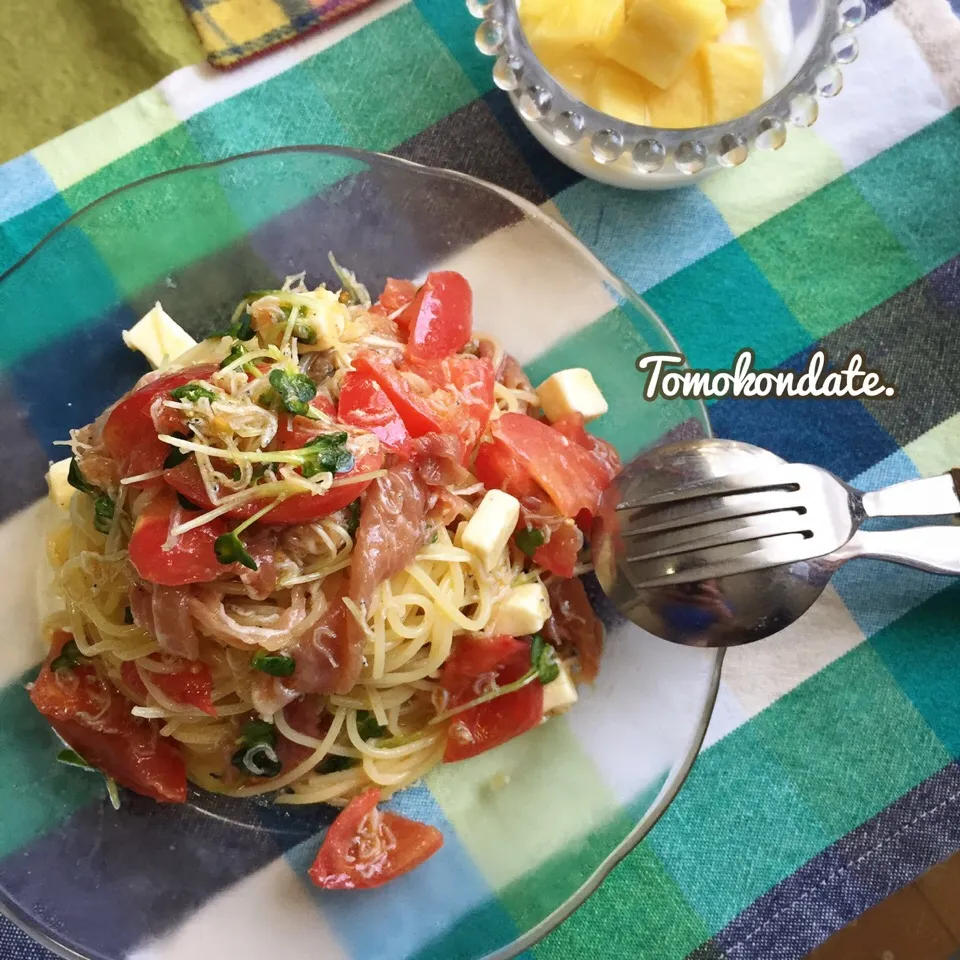 生ハムとトマトとちりめんの冷製パスタ🍅♡|🇯🇵ともこちゃん。さん