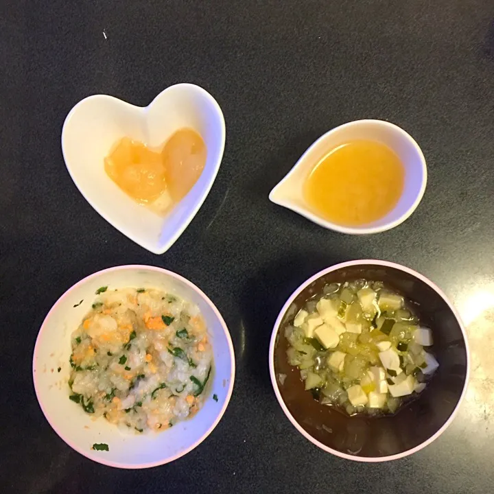 離乳食 夜
・鮭と小松菜の雑炊
・お豆腐のカブワカメあんかけ
・玉ねぎのお味噌汁
・BFももと白ぶどう|ぺろたんさん