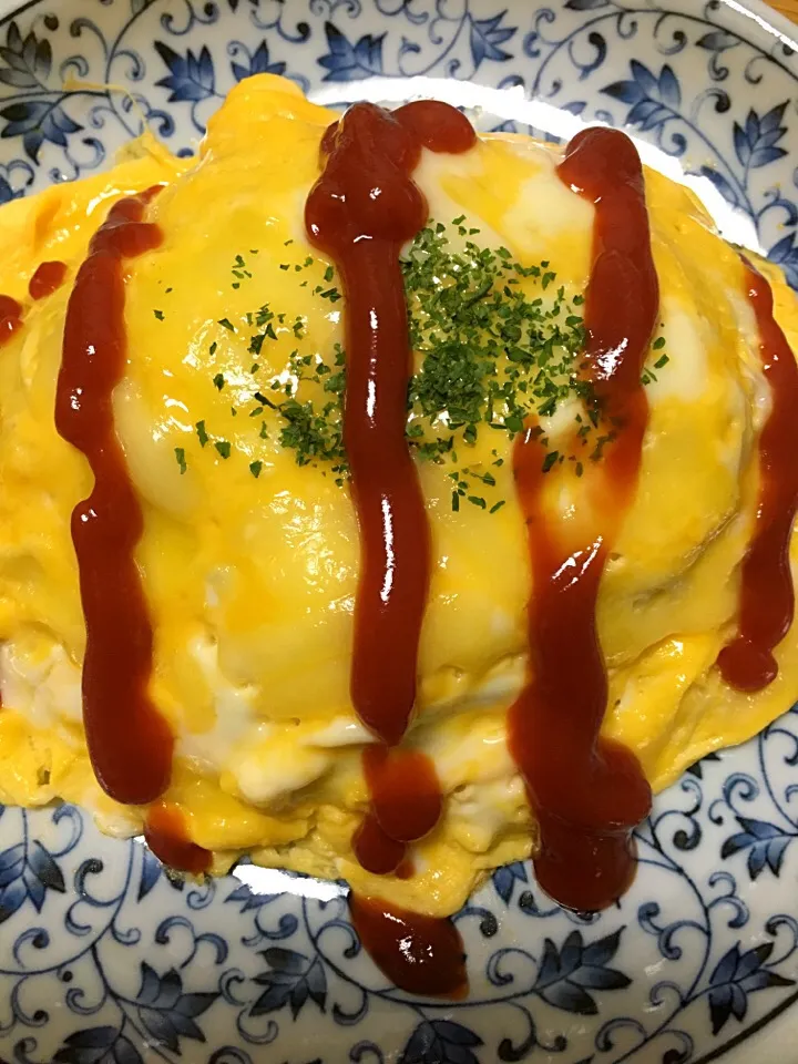 Snapdishの料理写真:ふわ〜とろ〜オムライス#オムライス #チーズ入り#パパ担当|こむぎさん